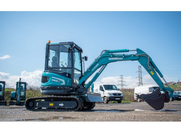 Miniexcavator SUNWARD  SWE 25 UF de vanzare